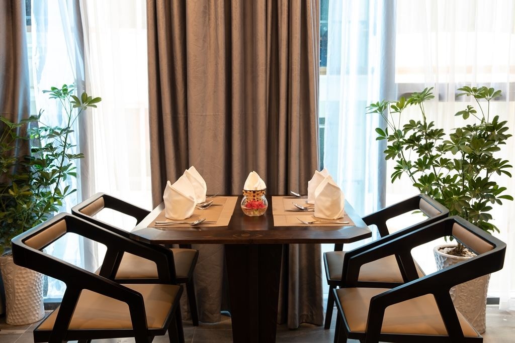 restaurants-lotus-restaurant