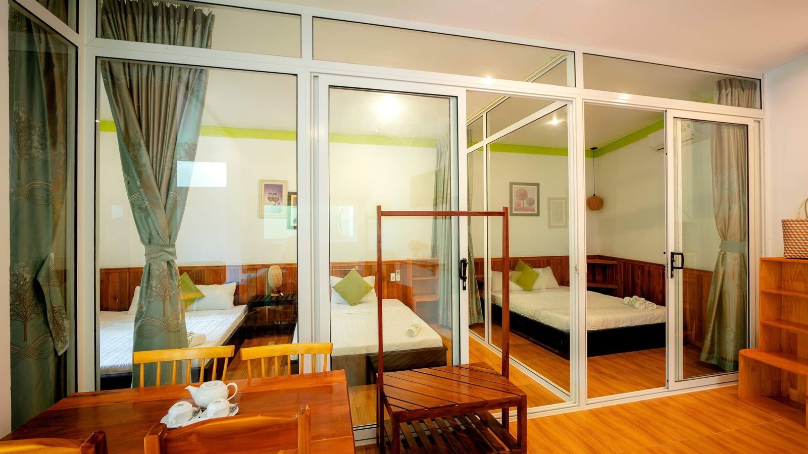 rooms-bungalow-family-gardenview-with-terrace