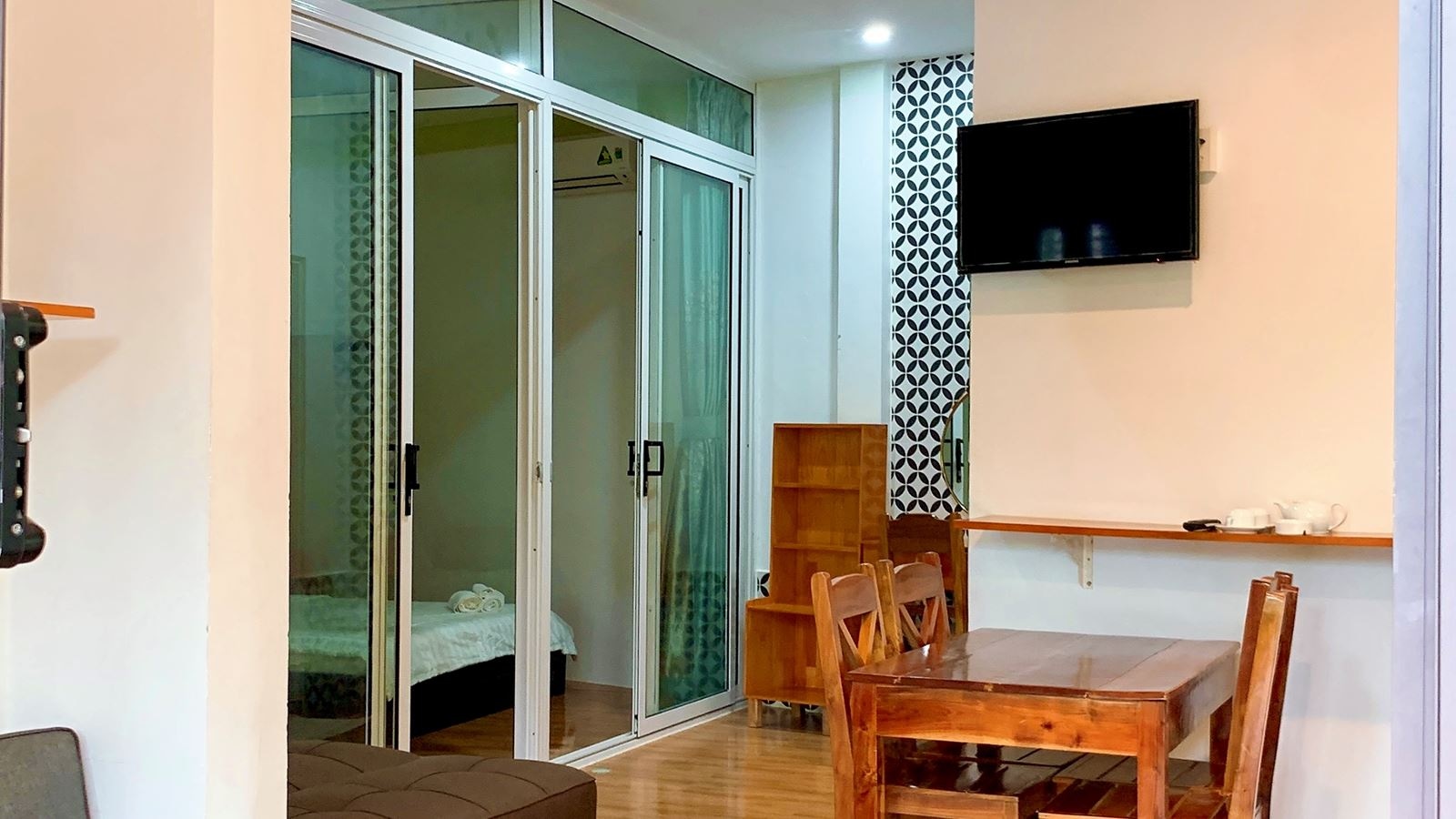 rooms-bungalow-family-gardenview-with-terrace