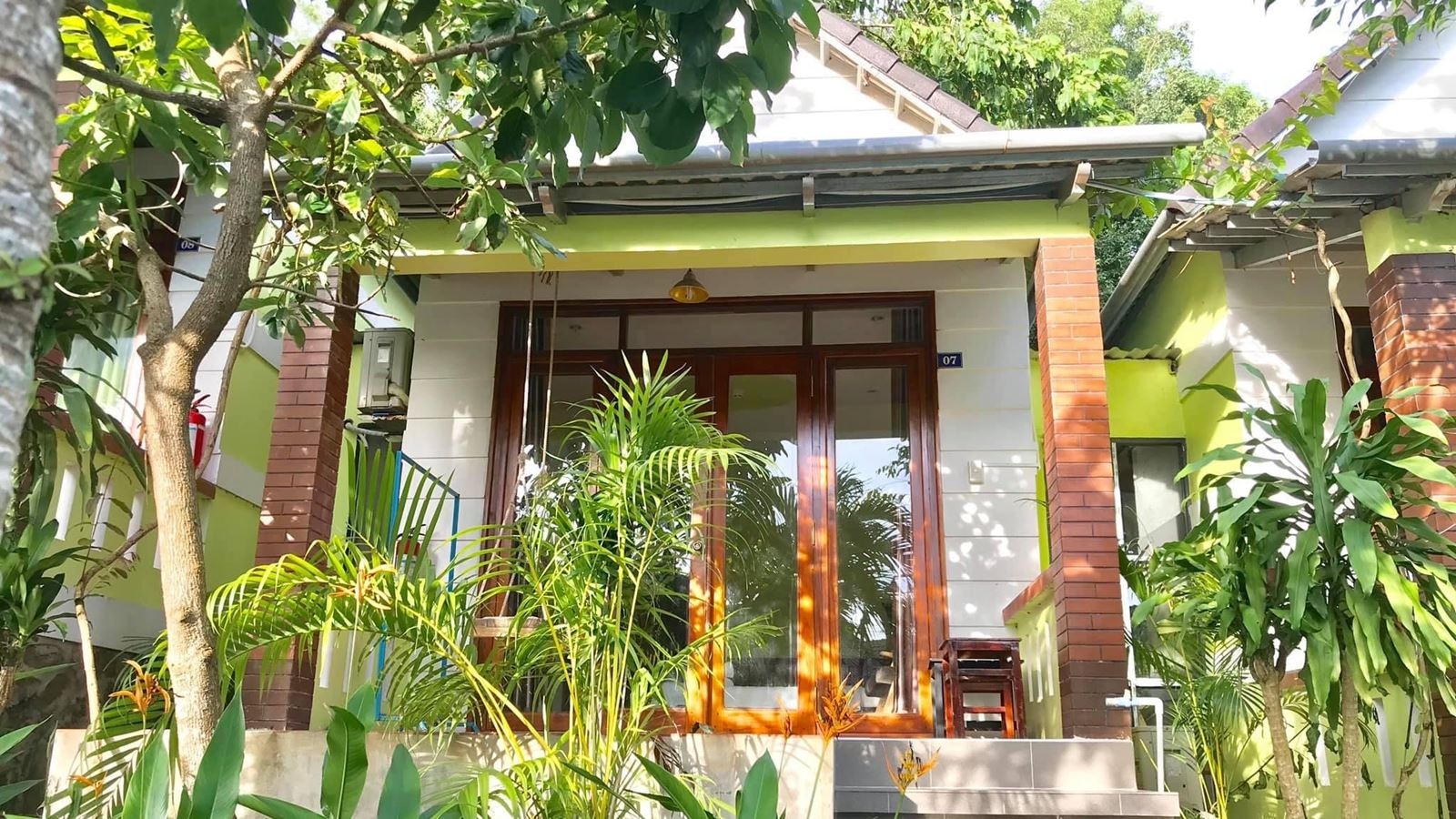 rooms-bungalow-triple-deluxe-with-terrace