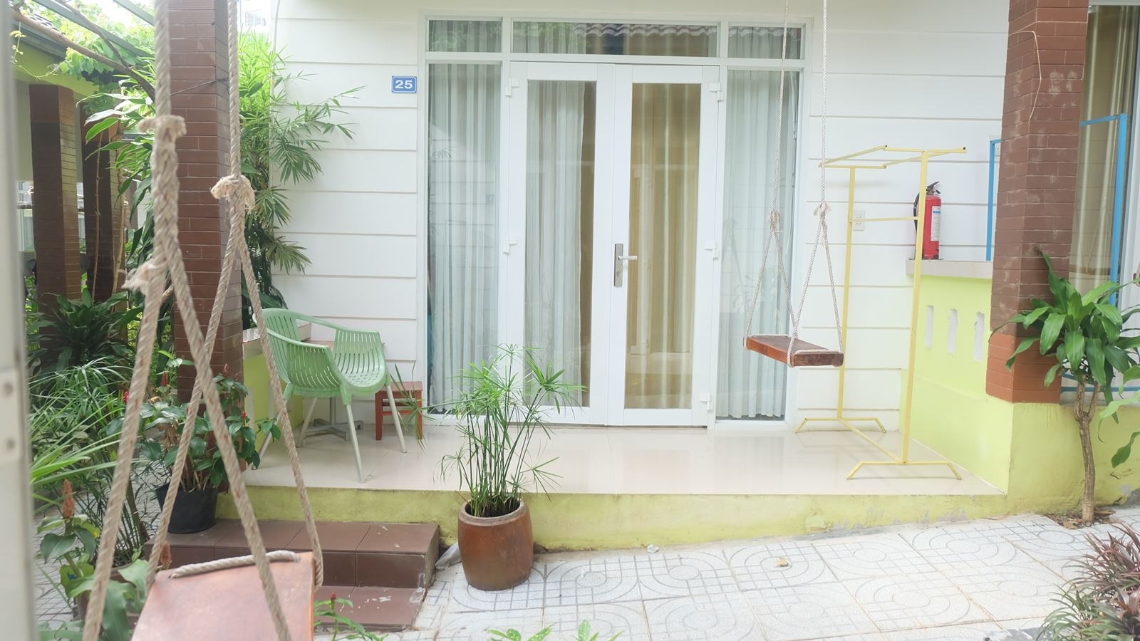 rooms-bungalow-standard-with-terrace