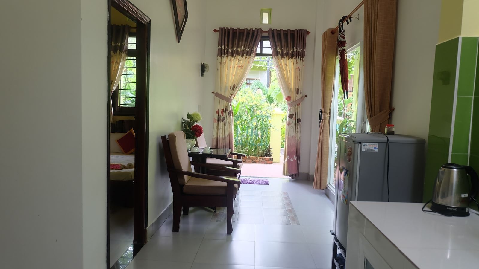 rooms-bungalow-family-gardenview-with-terrace