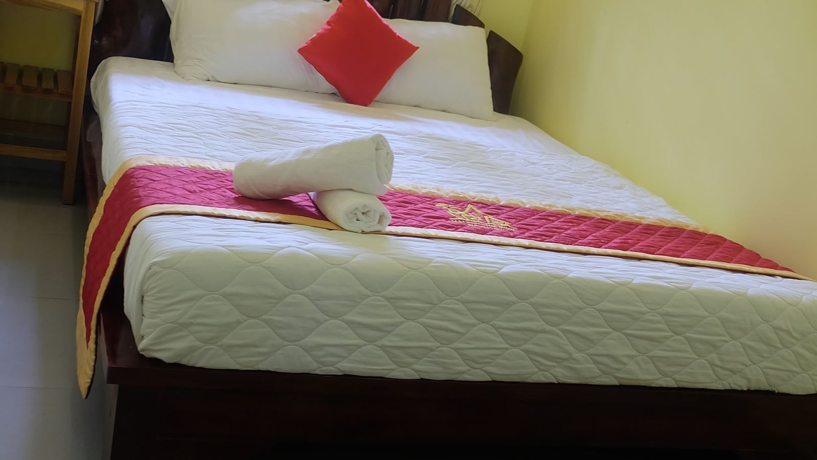 rooms-bungalow-family-gardenview-with-terrace