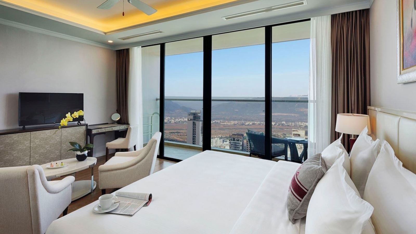 rooms-studio-city-view