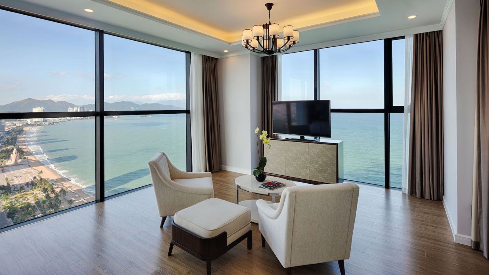 rooms-grand-studio-ocean-view