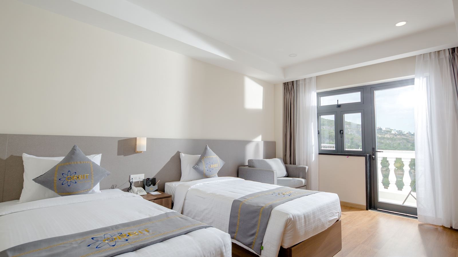 rooms-senior-deluxe-mountain-view