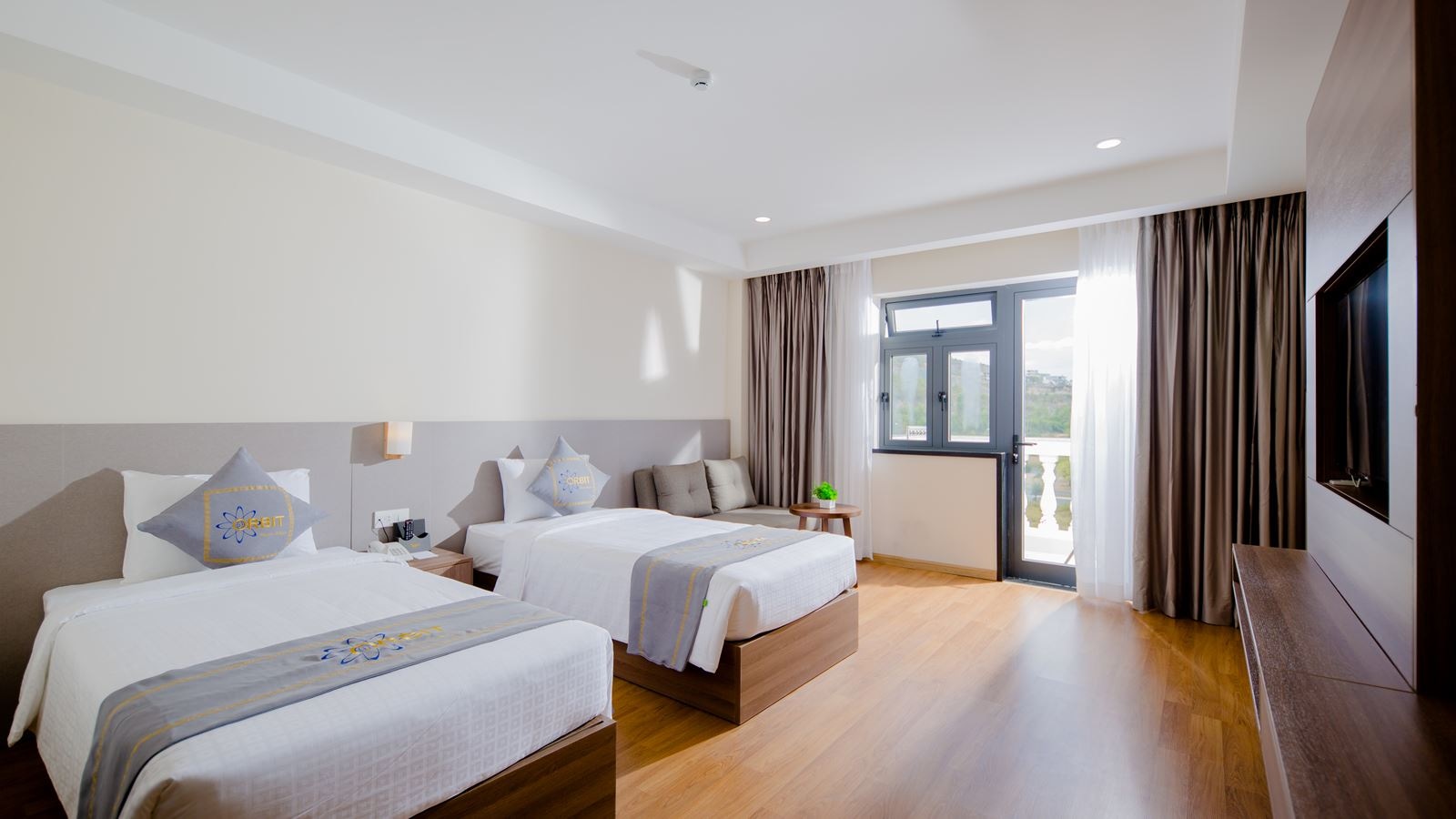 rooms-senior-deluxe-mountain-view