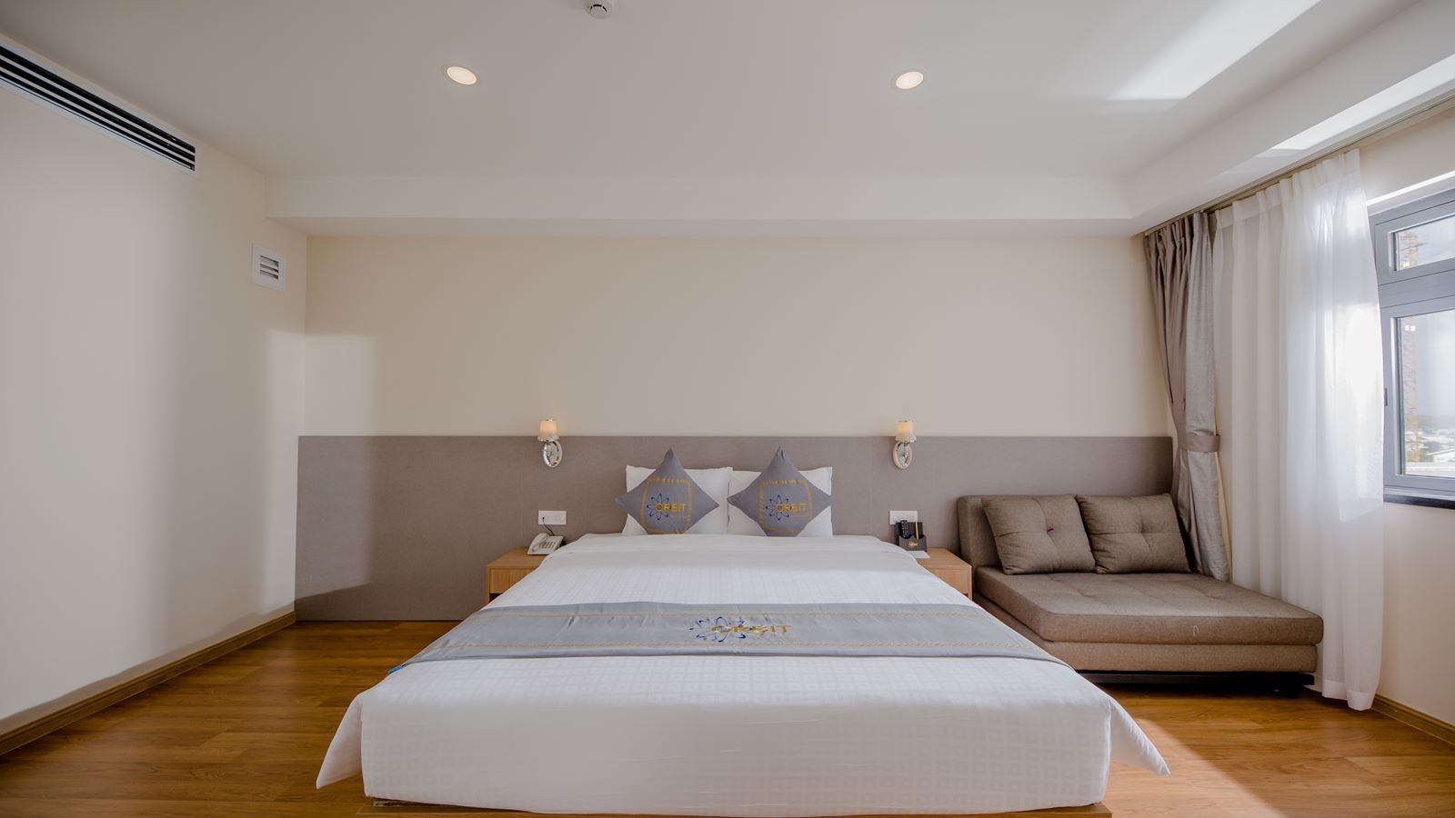 rooms-premier-deluxe-sea-view