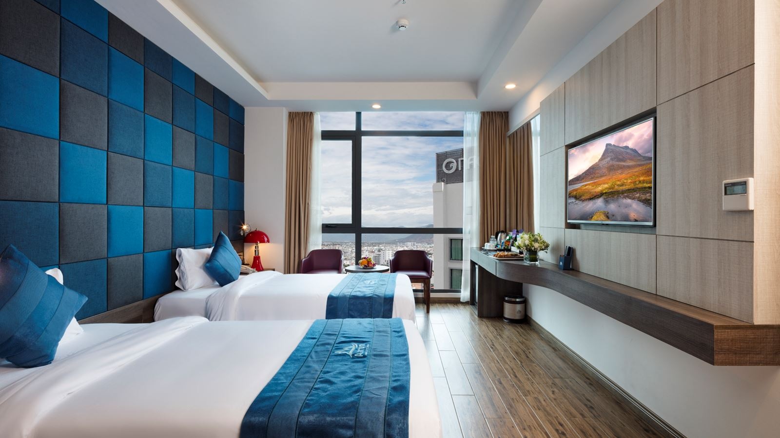 rooms-deluxe-balcony-cityview