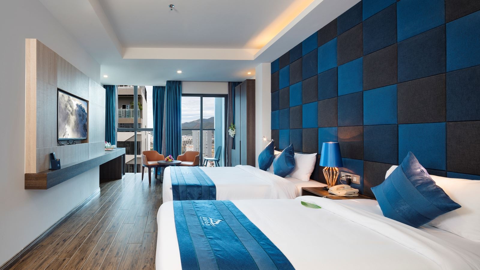 rooms-deluxe-triple-balcony-city-view-no-extra-bed