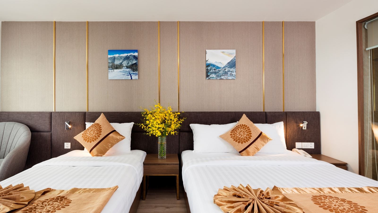 rooms-superior-city-view-with-balcony