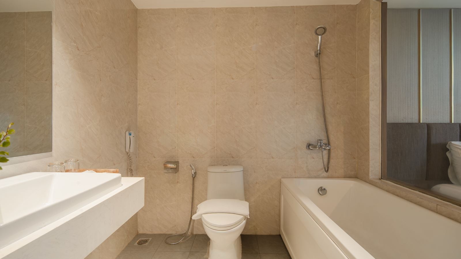 rooms-senior-partial-sea-view-with-balcony