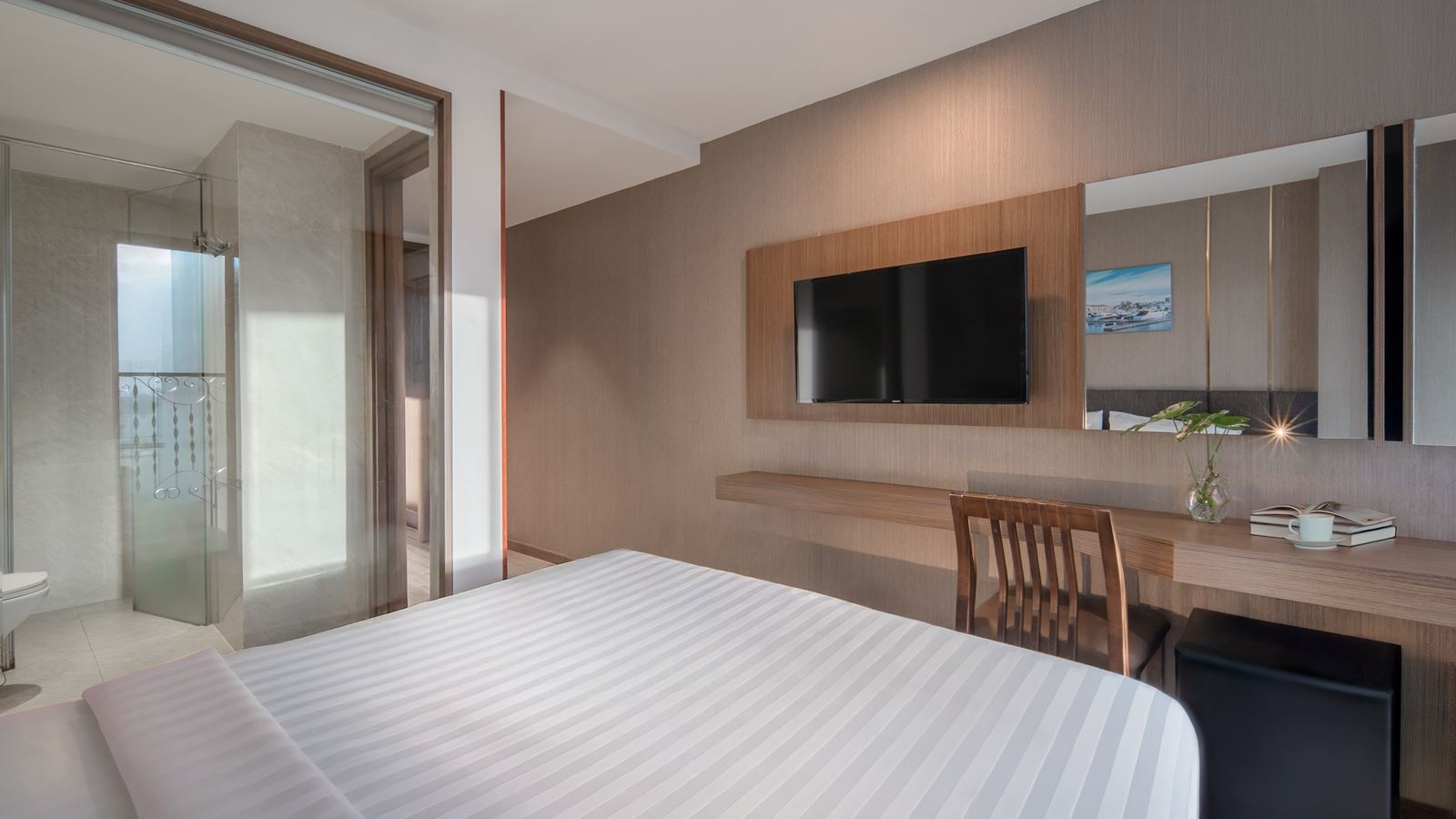 rooms-deluxe-city-view-with-balcony-child-without-extra-bed