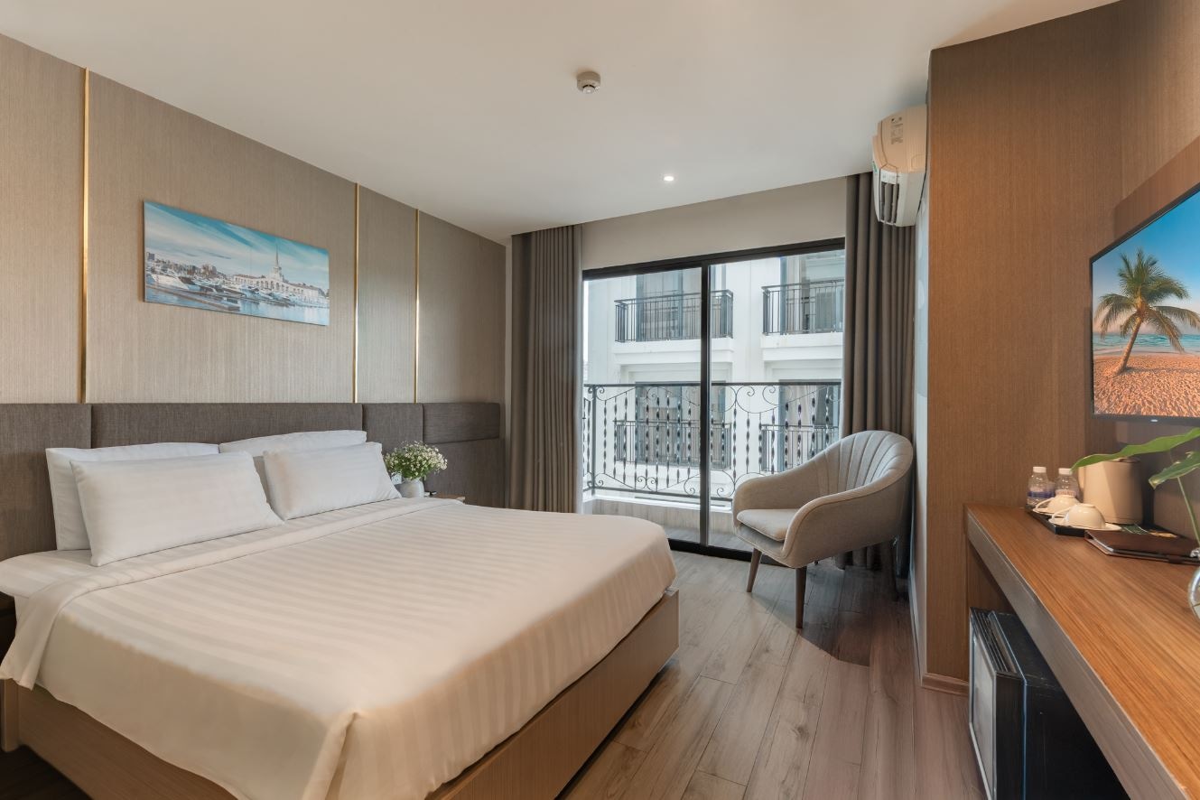 rooms-senior-double-city-view-with-balcony