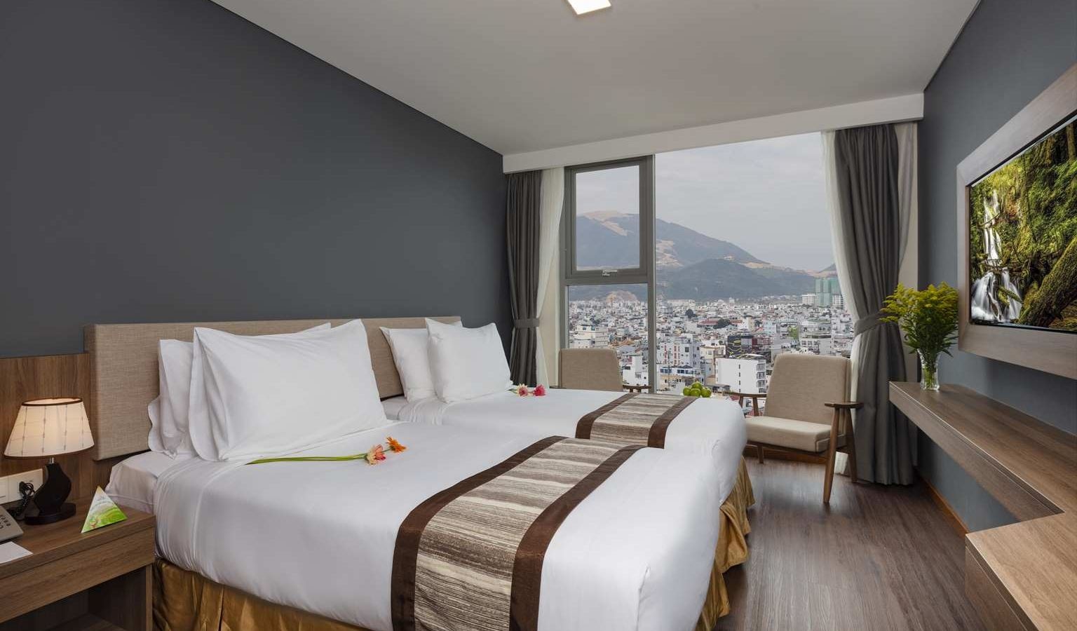 rooms-deluxe-city-view