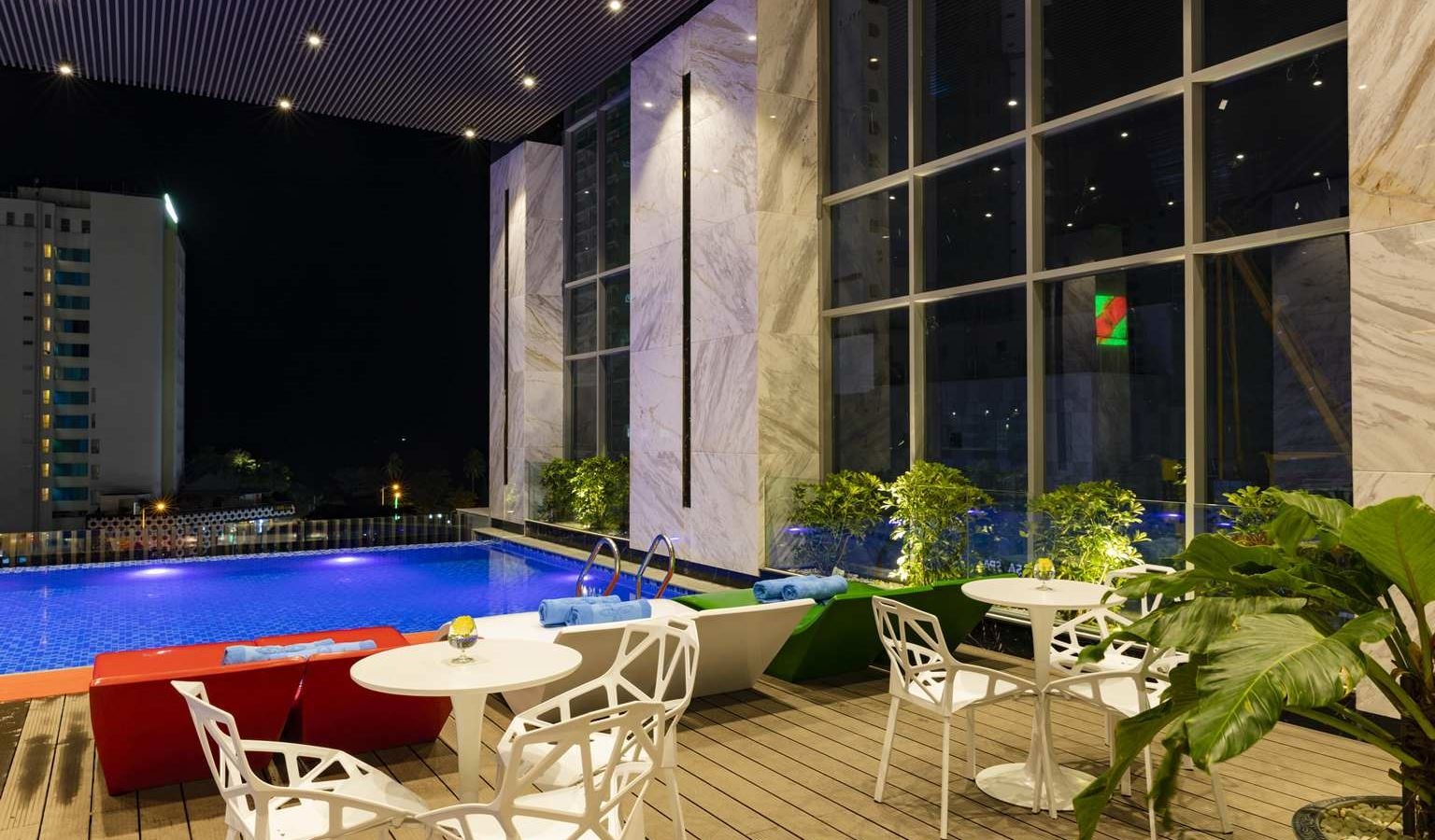 pools-outdoor--indoor-pool