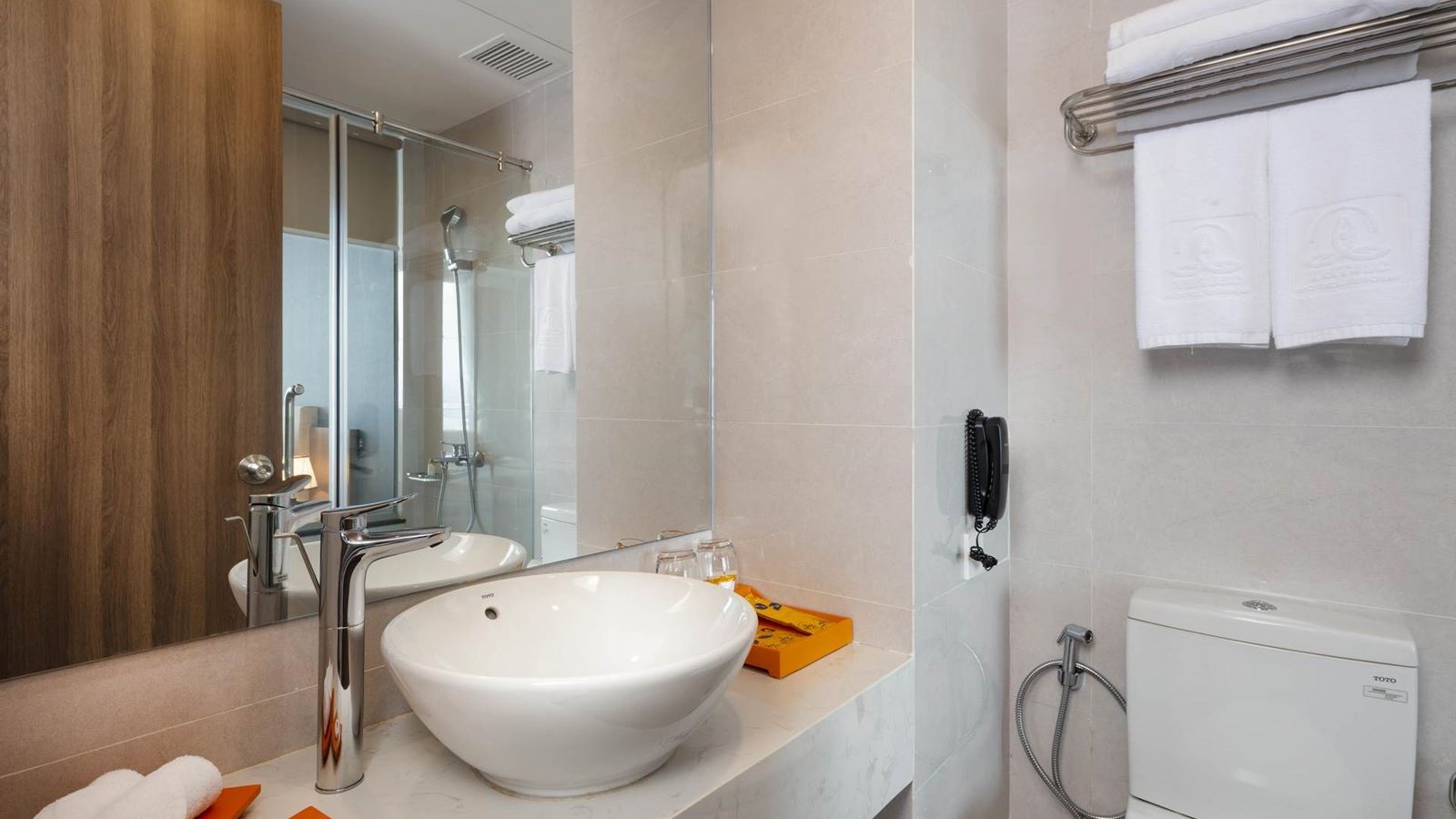 rooms-deluxe-city-view