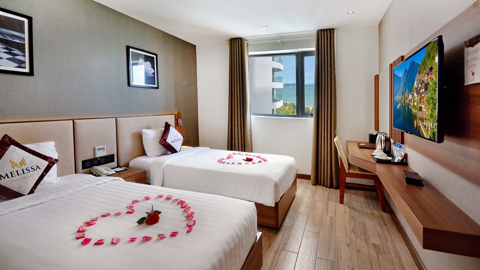 rooms-deluxe-partial-seaview