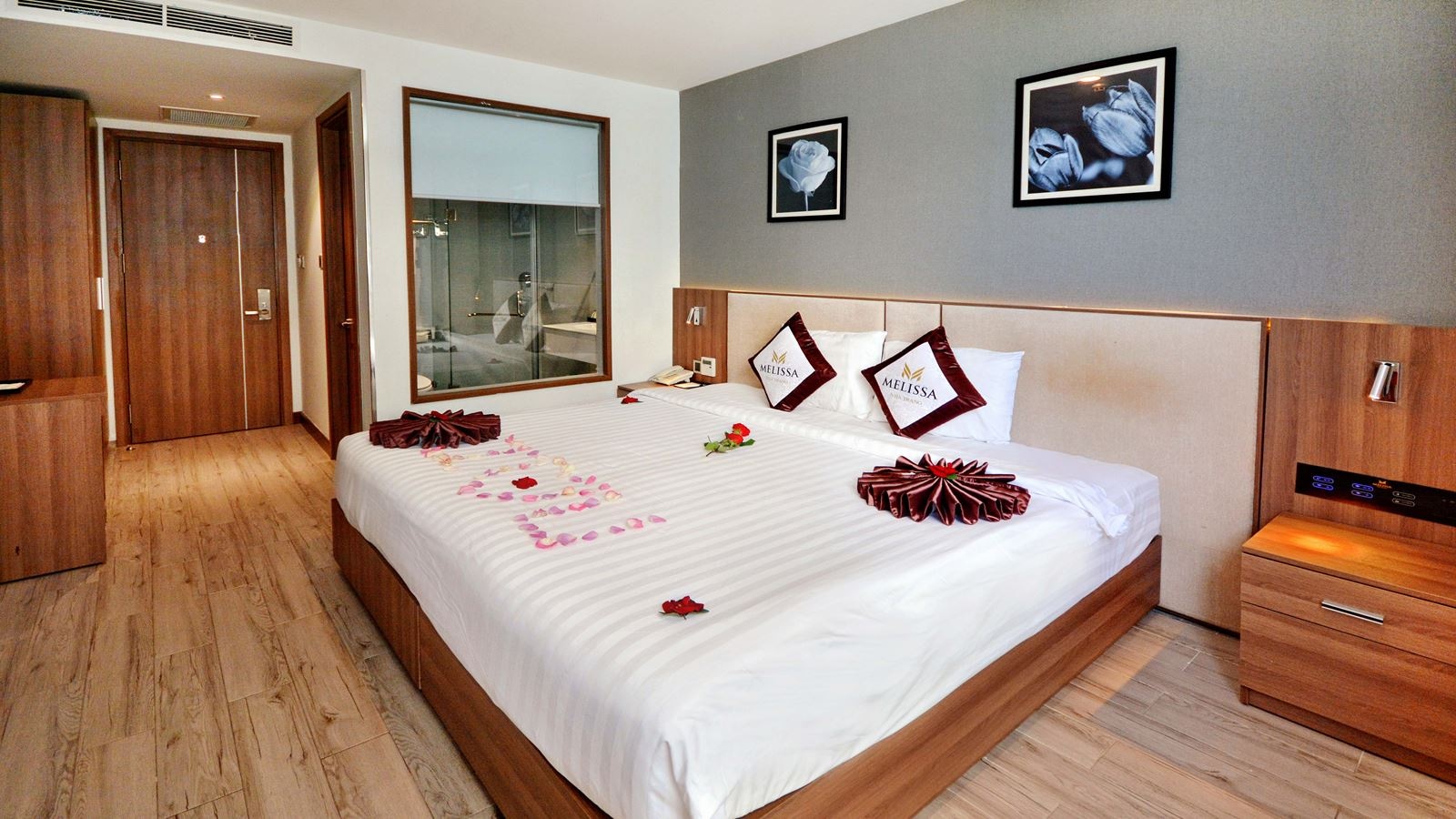 rooms-deluxe-partial-seaview