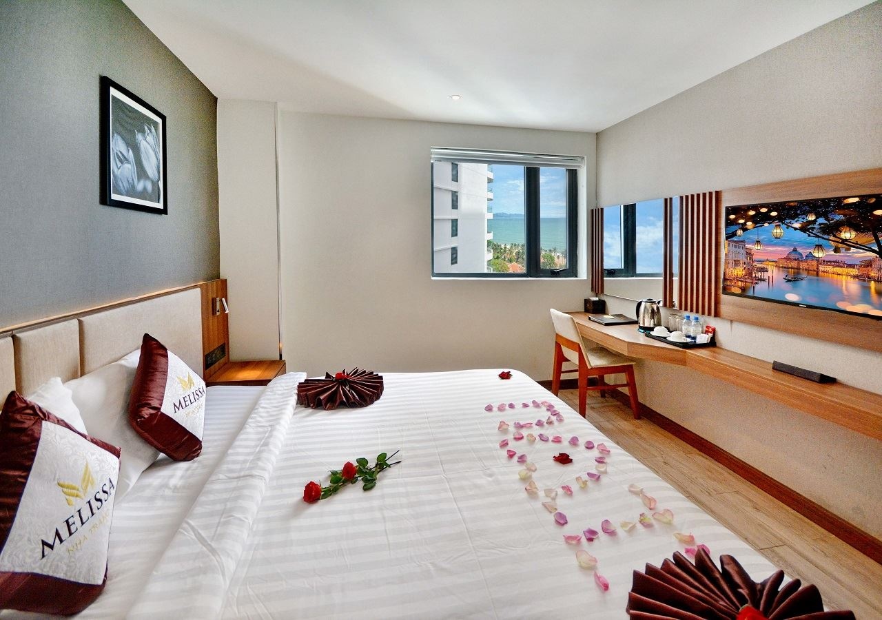 rooms-deluxe-partial-seaview