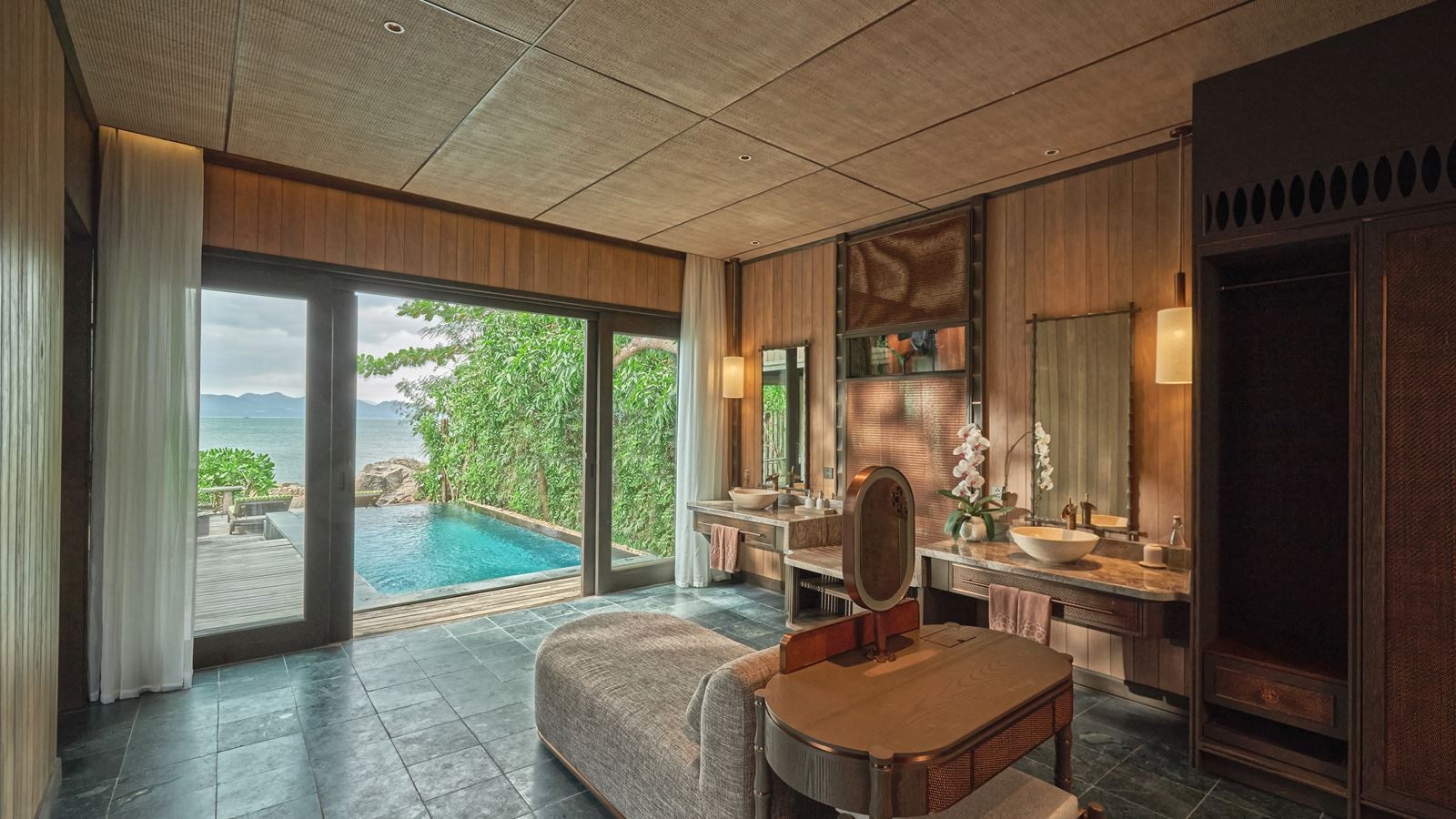 rooms-beachfront-pool-villa