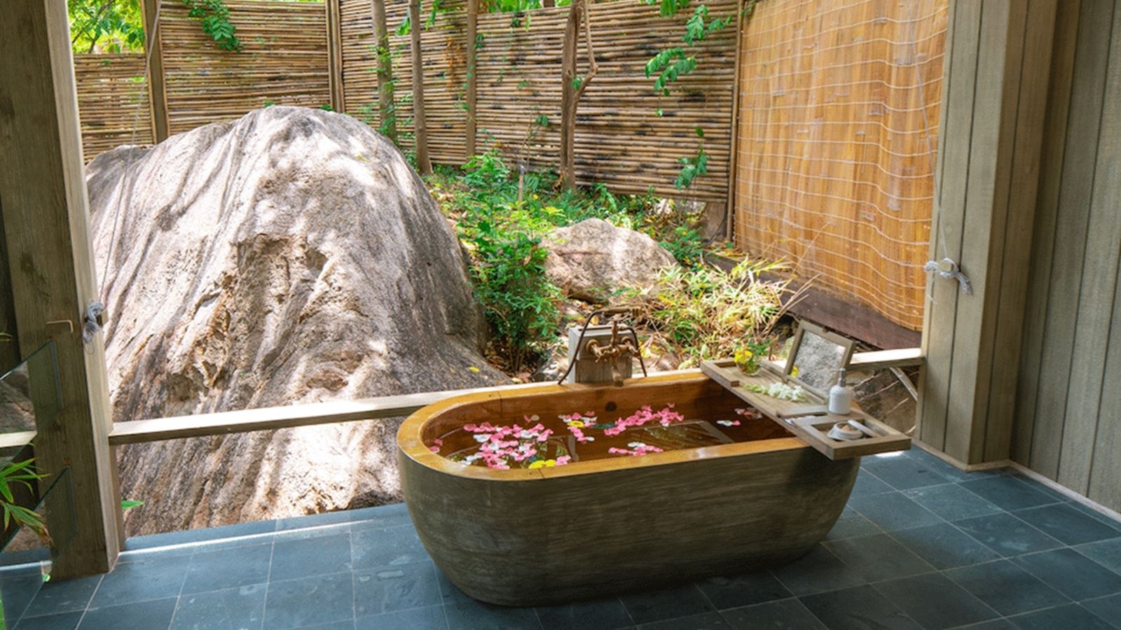 rooms-jungle-rock-villa