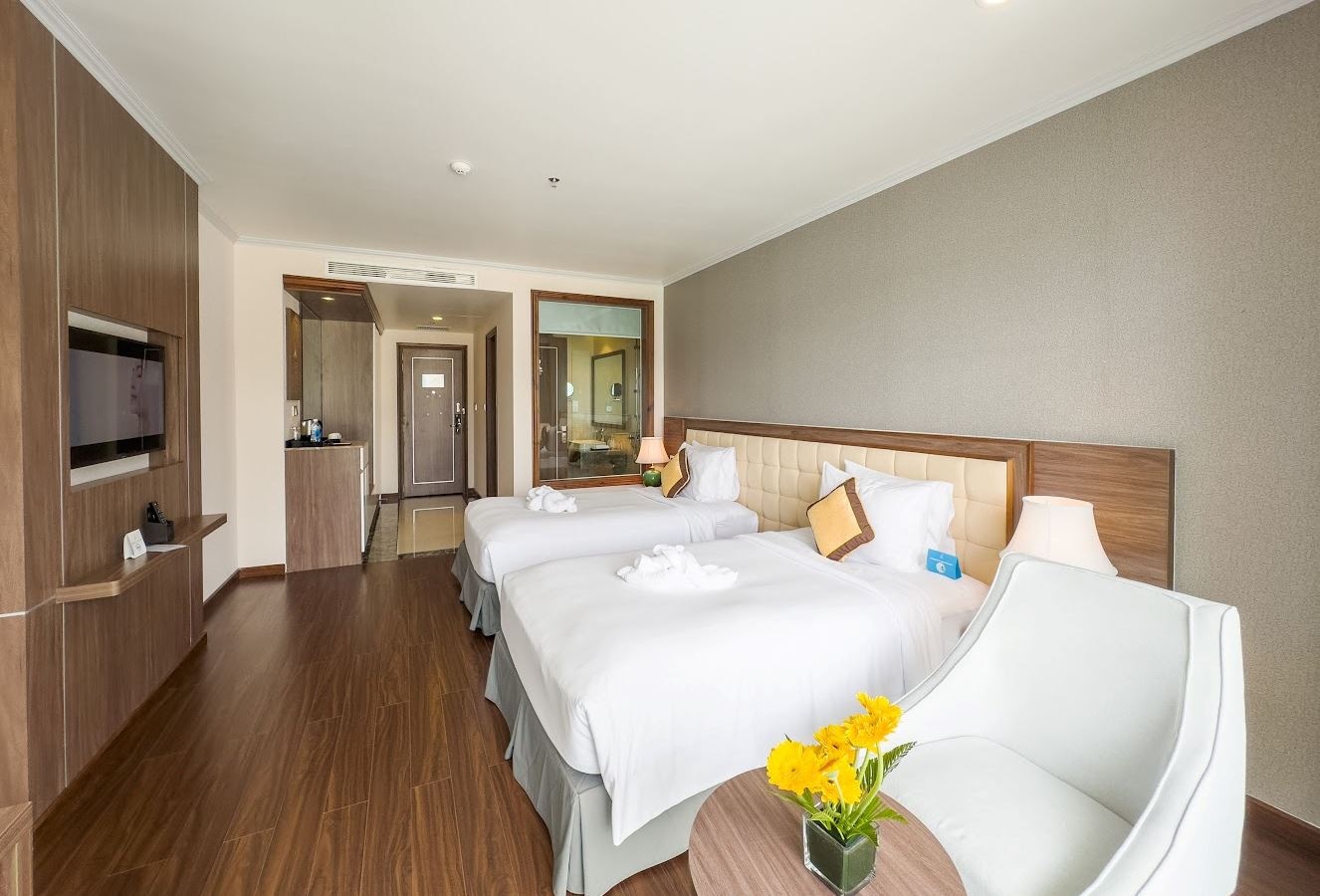 rooms-deluxe-twin-seaview-balcony