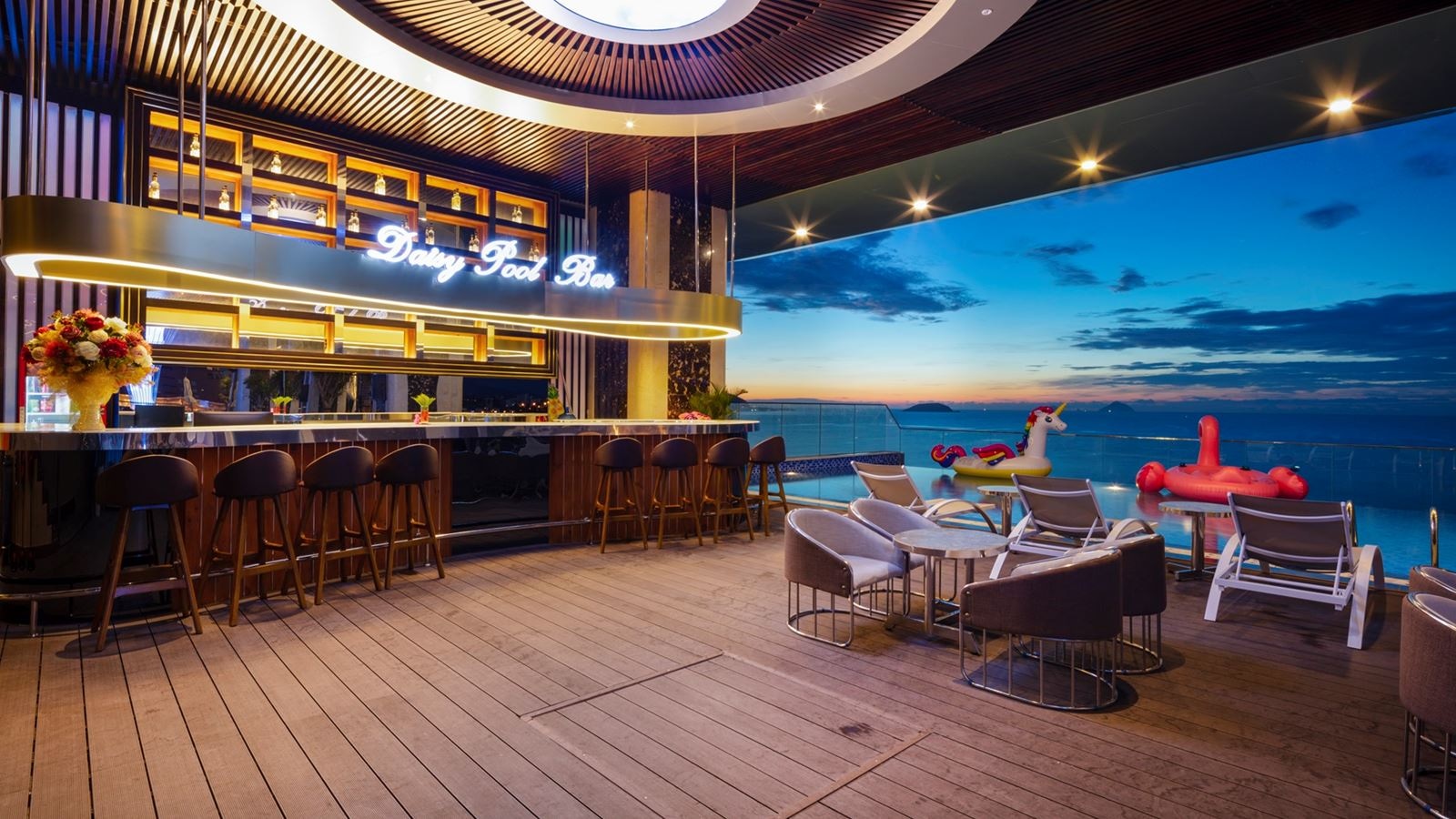 bars-moonlight-cafe