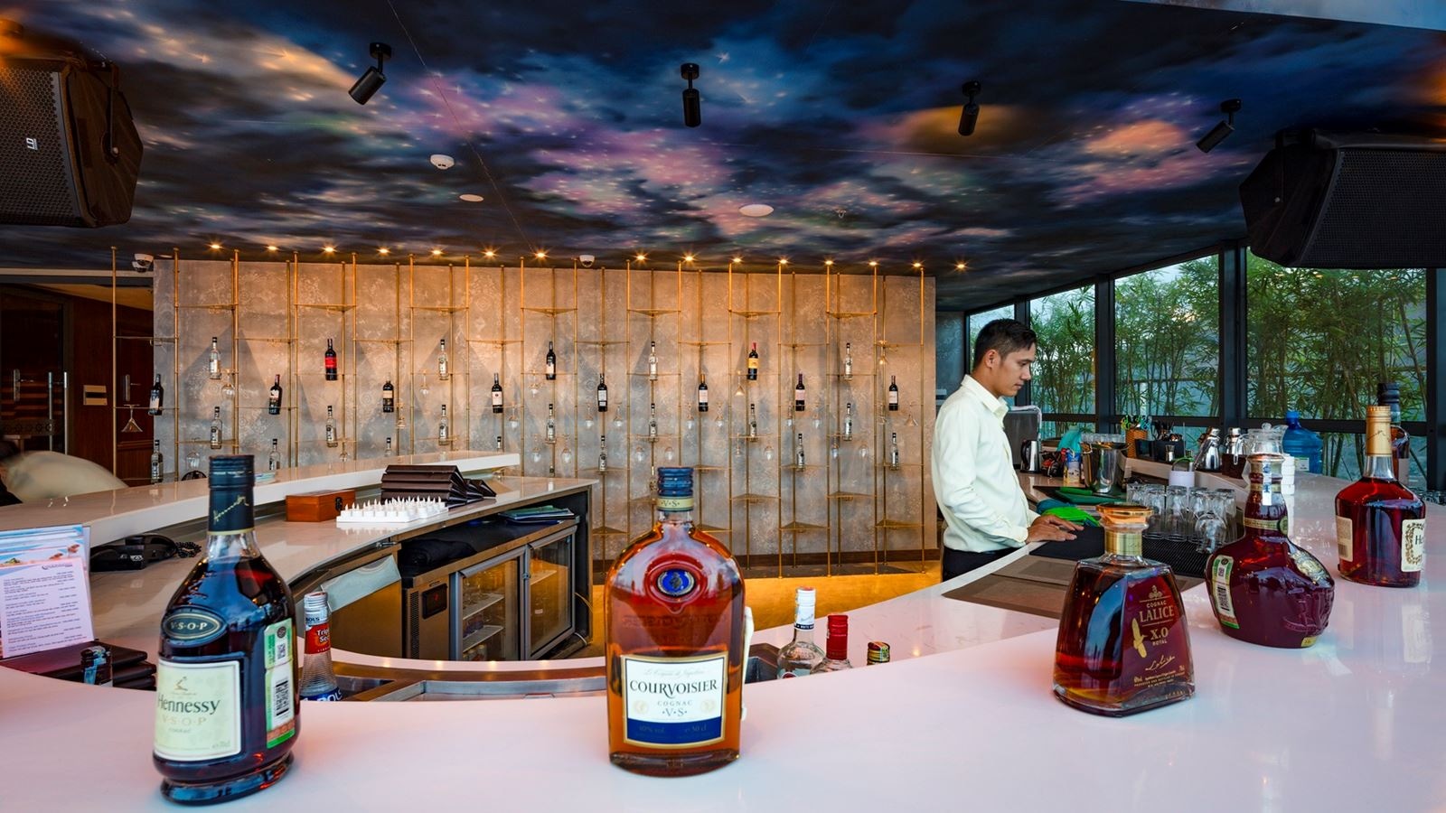 bars-moonlight-cafe