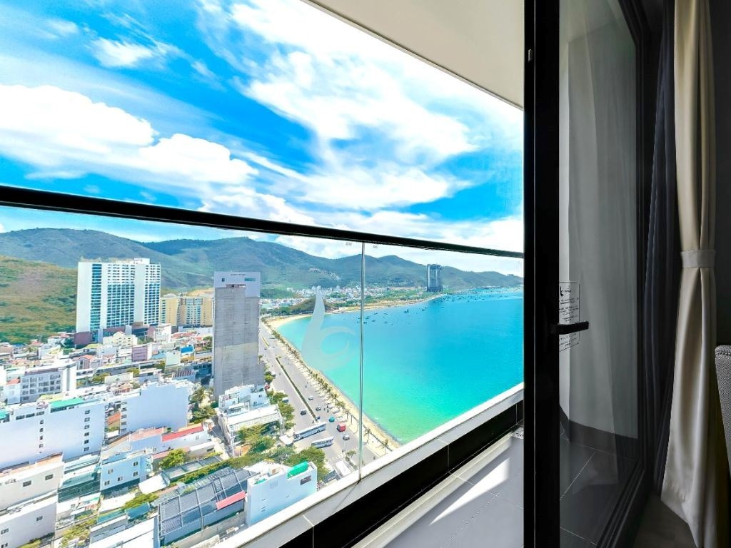 rooms-superior-partial-seaview-with-balcony