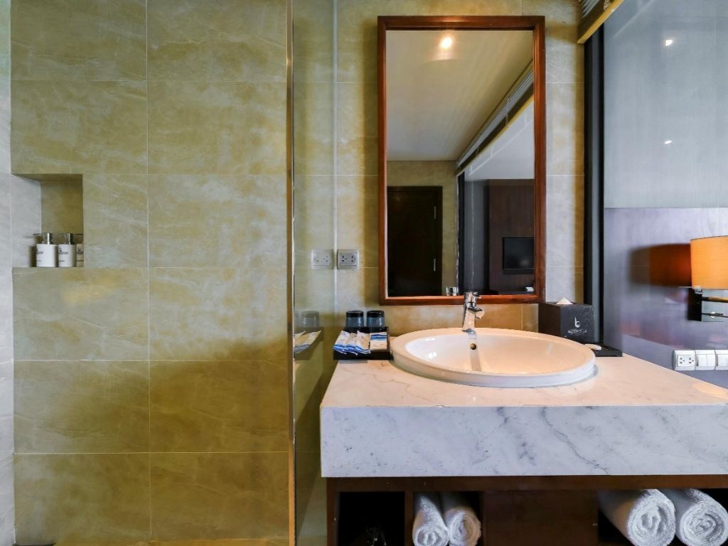 rooms-superior-partial-seaview-with-balcony