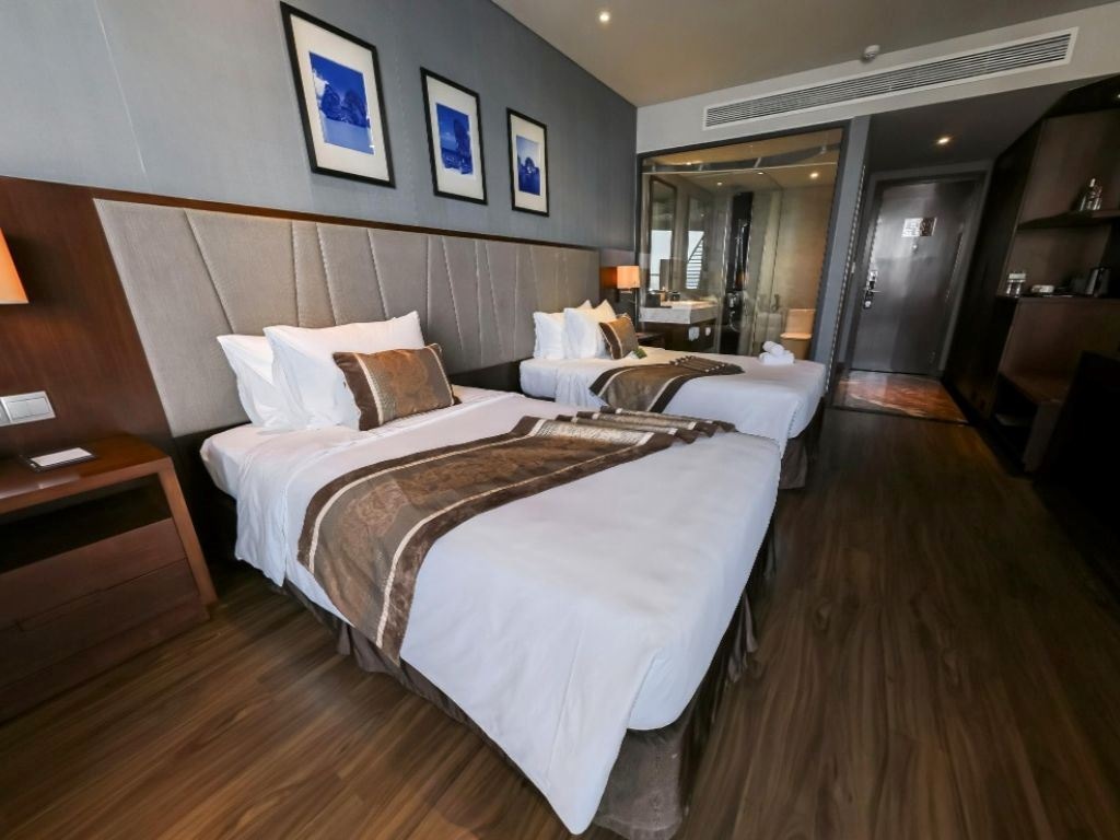 rooms-deluxe-partial-seaview-with-balcony