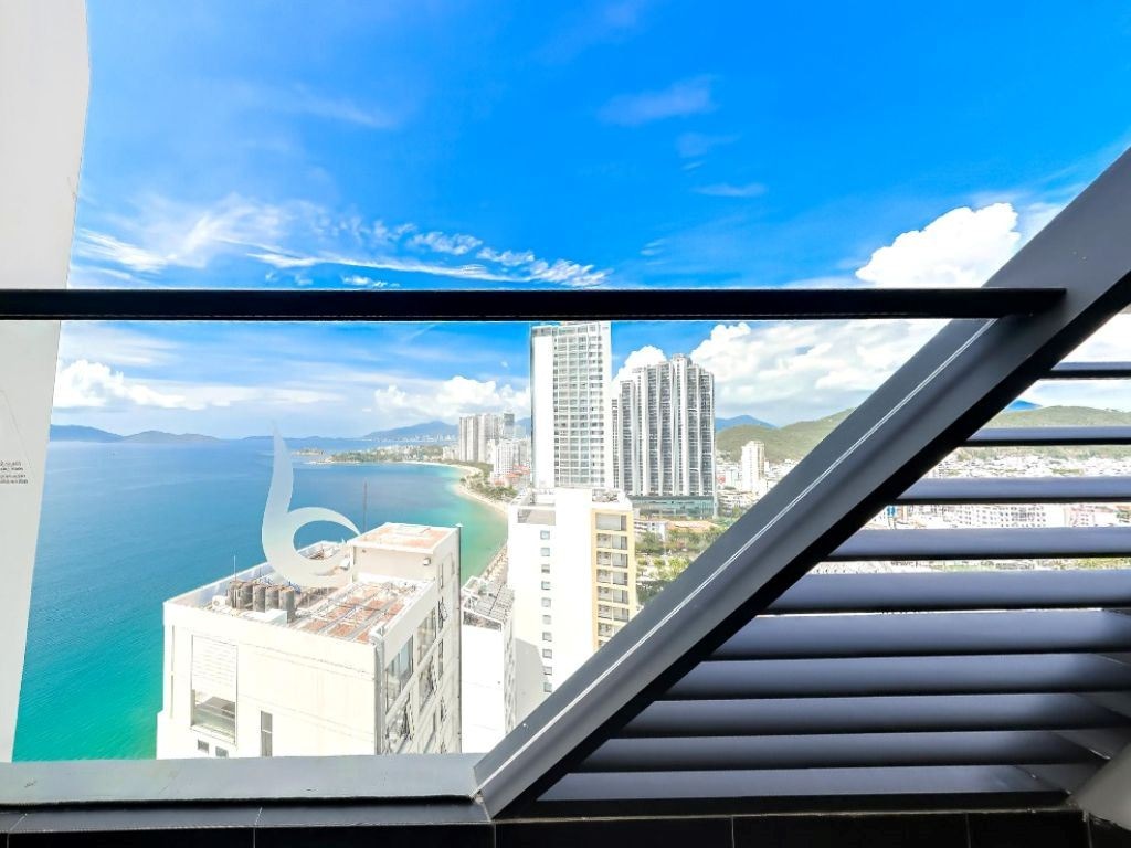 rooms-deluxe-partial-seaview-with-balcony-child-without-extra-bed