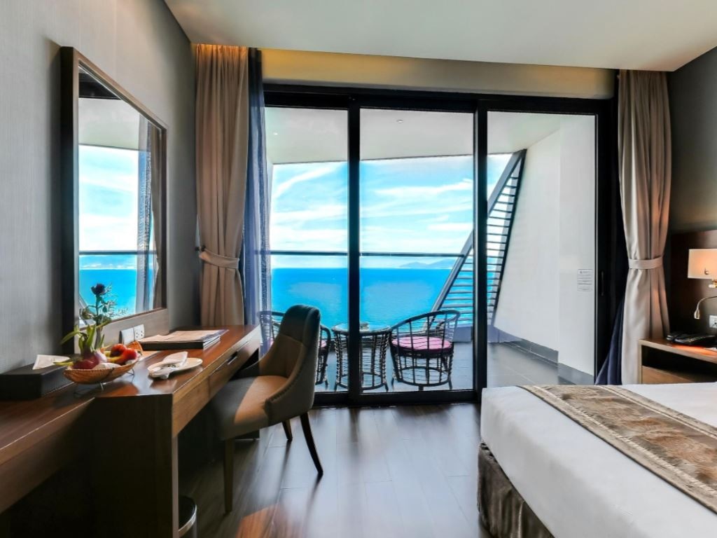 rooms-deluxe-ocean-view-with-balcony
