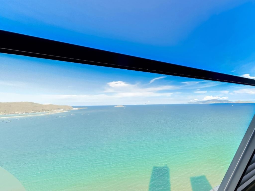 rooms-deluxe-ocean-view-with-balcony