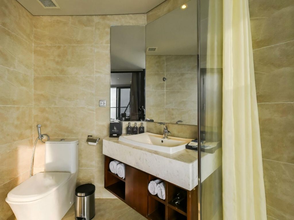 rooms-pacific-double-with-balcony