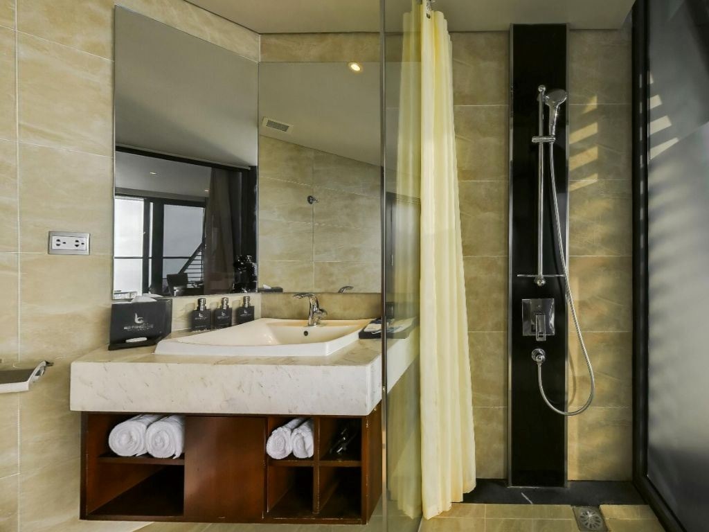 rooms-pacific-double-with-balcony