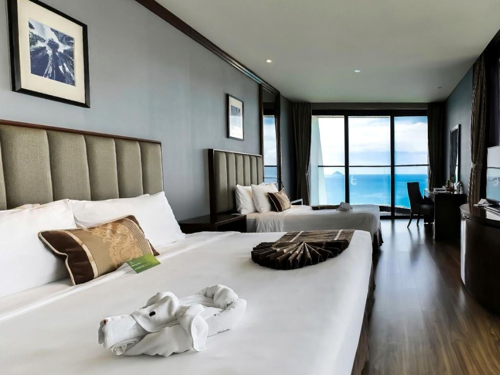 rooms-pacific-triple-with-balcony