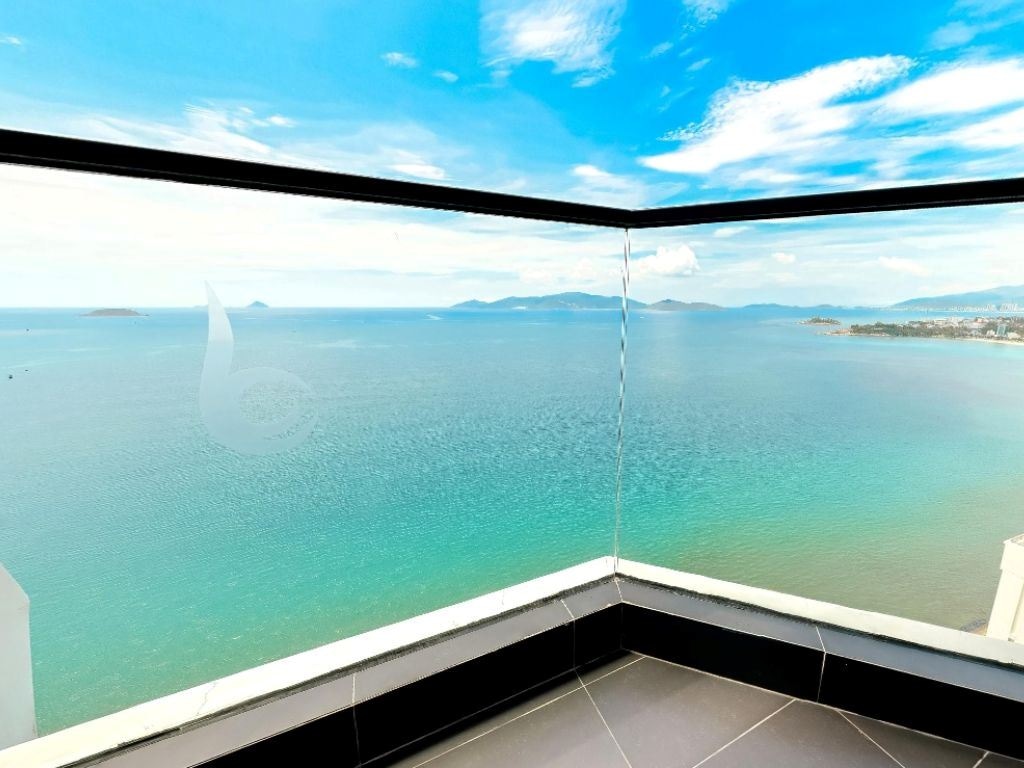 rooms-pacific-triple-with-balcony