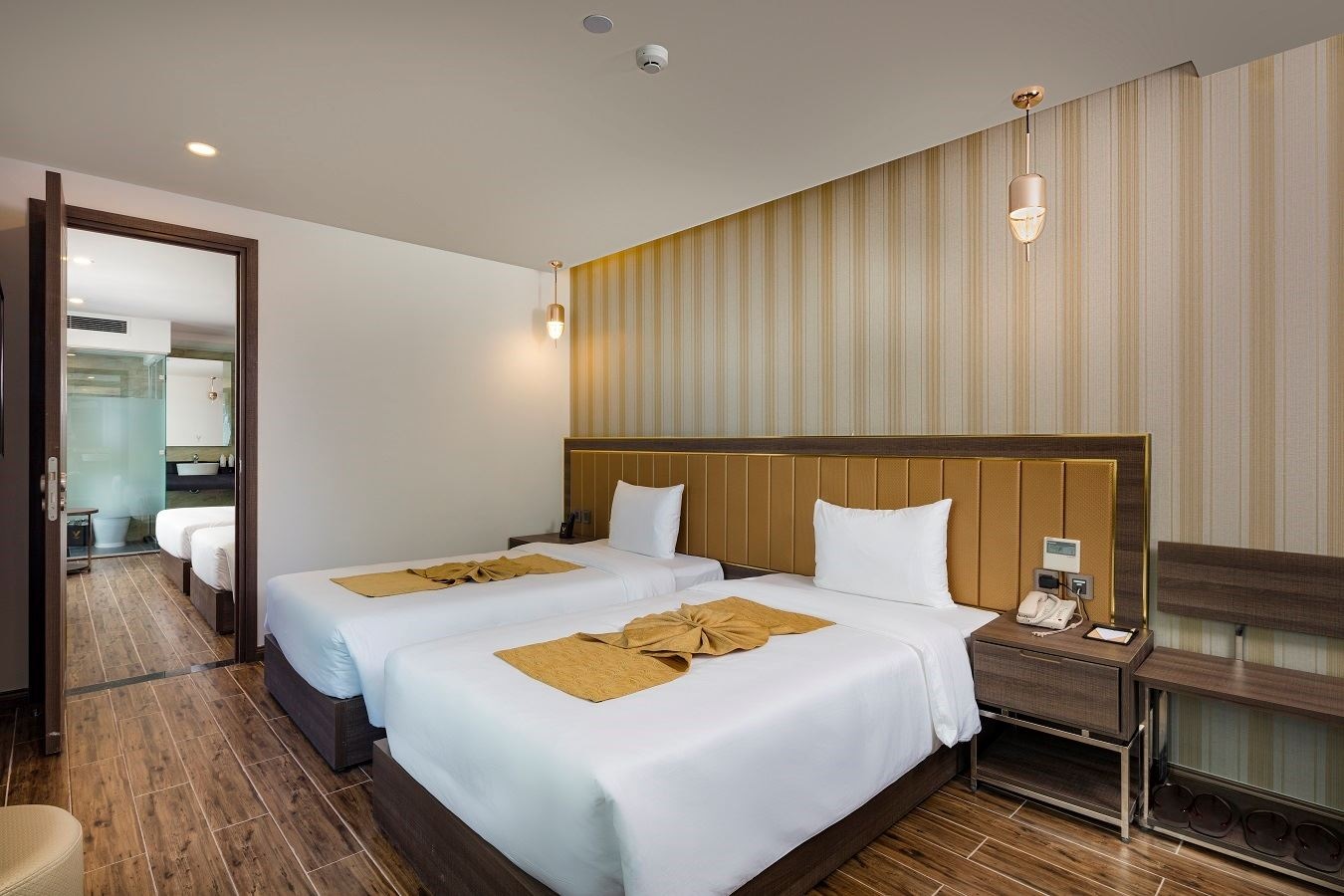 rooms-deluxe-connecting-cityview