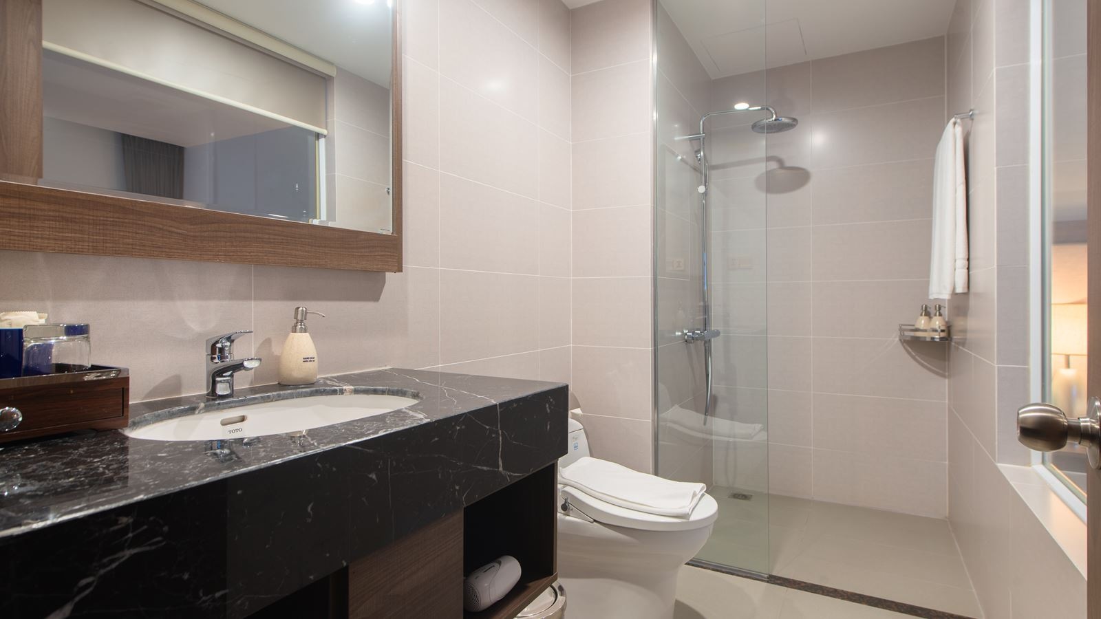 rooms-studio-with-balcony