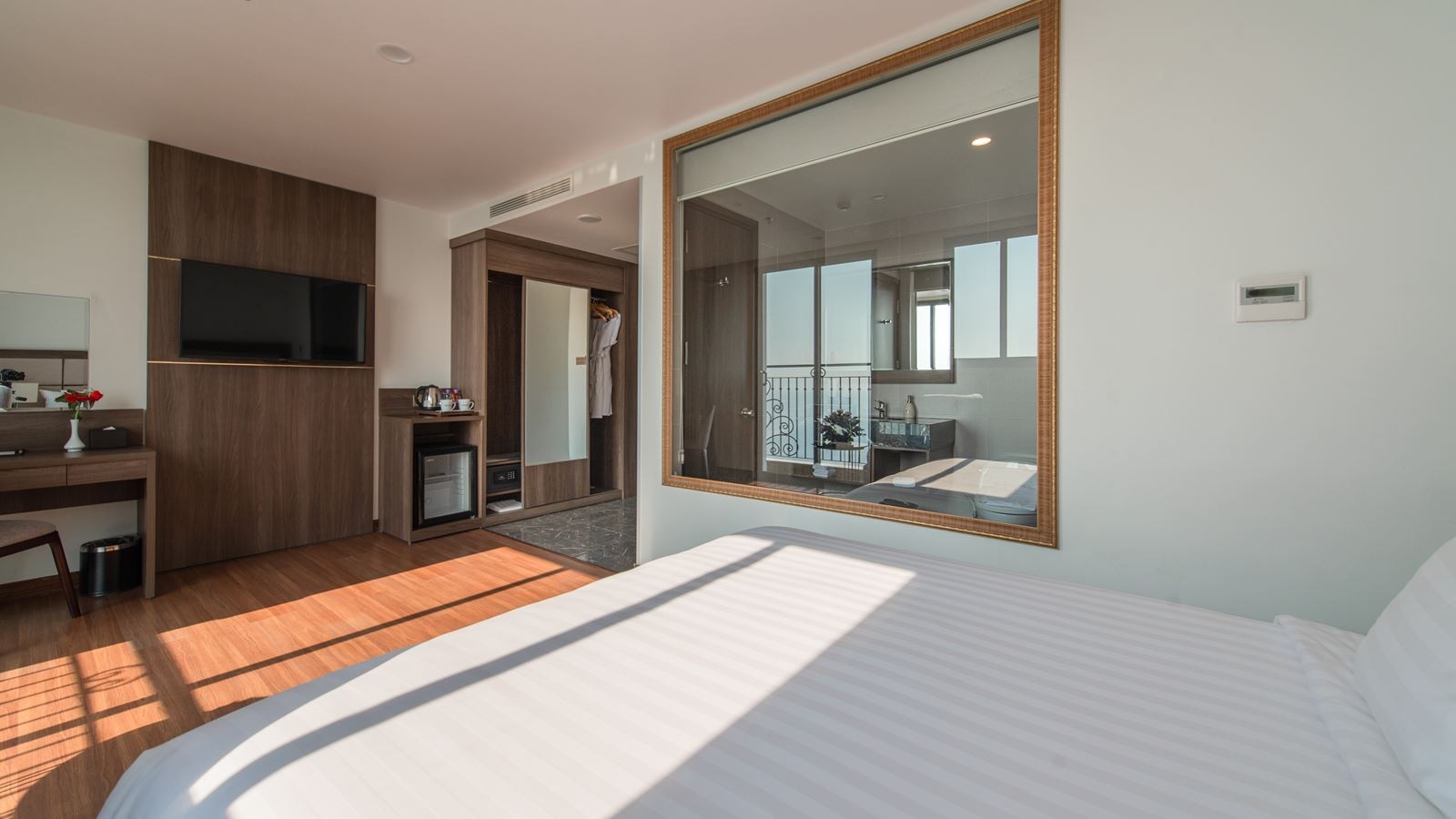 rooms-studio-ocean-view-with-balcony