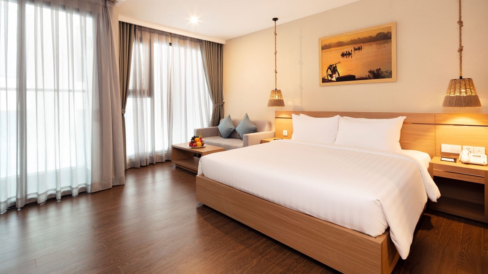 rooms-superior-with-french-balcony