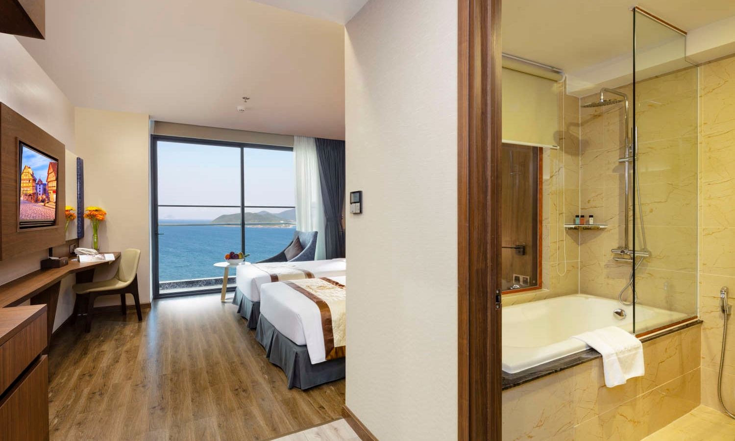 rooms-premier-ocean-view-with-balcony