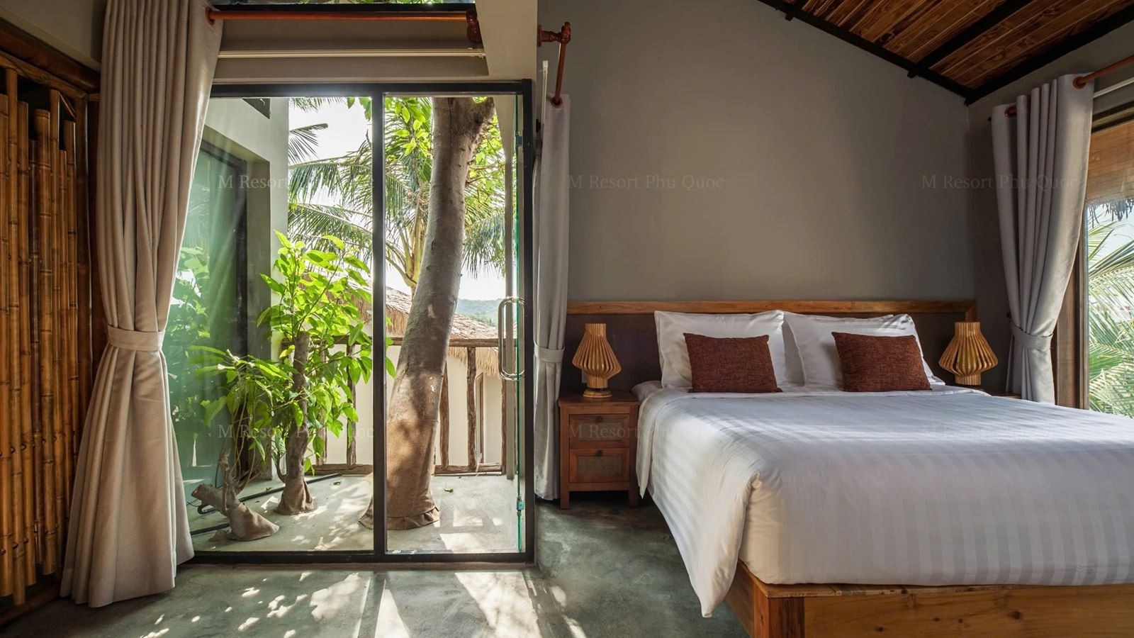 rooms-tropical-room