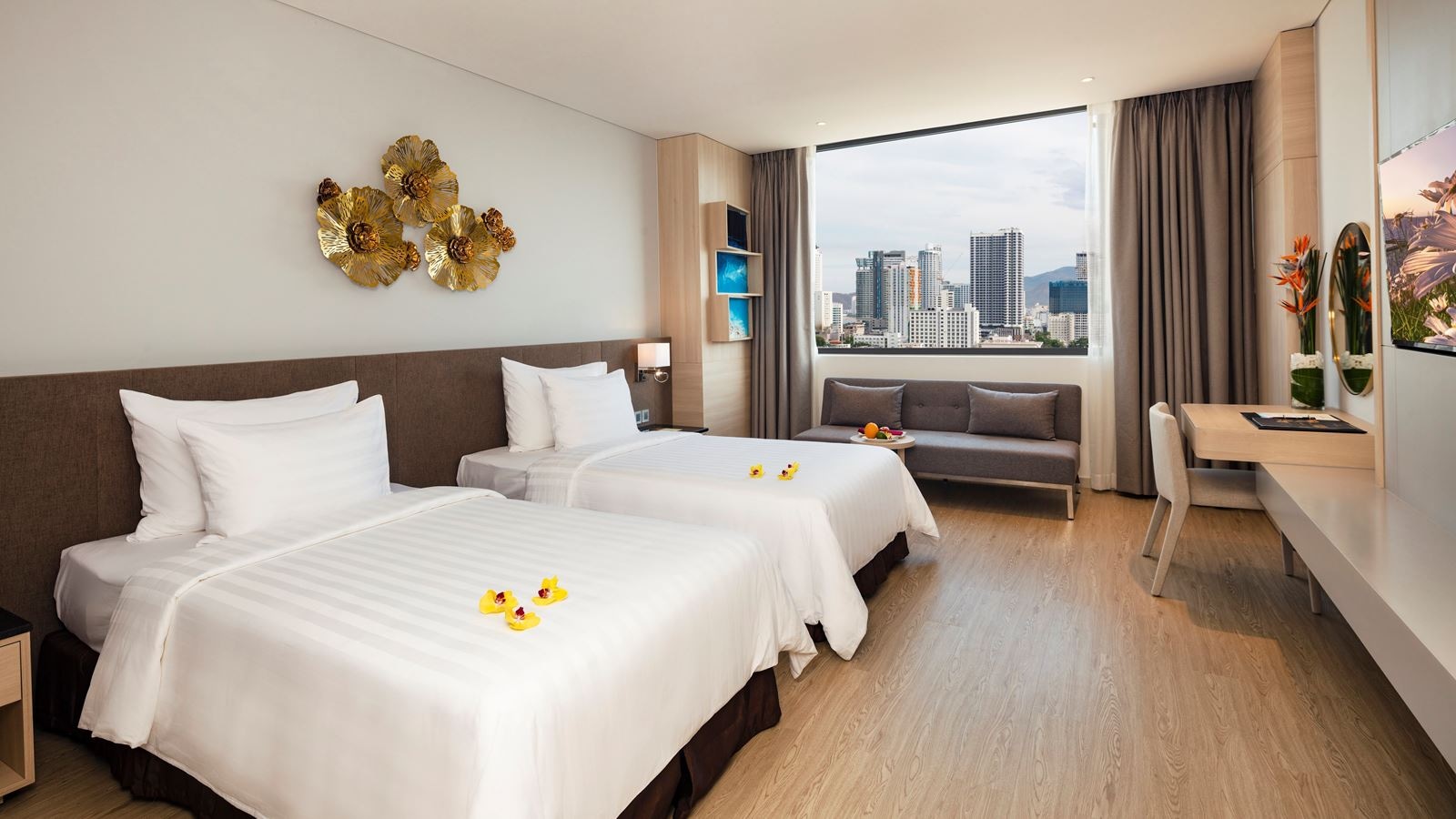 rooms-deluxe-city-view