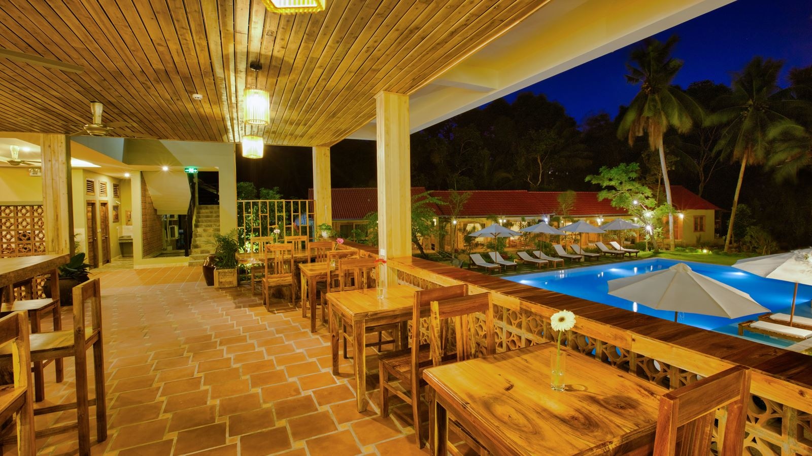 restaurants-azura-restaurant