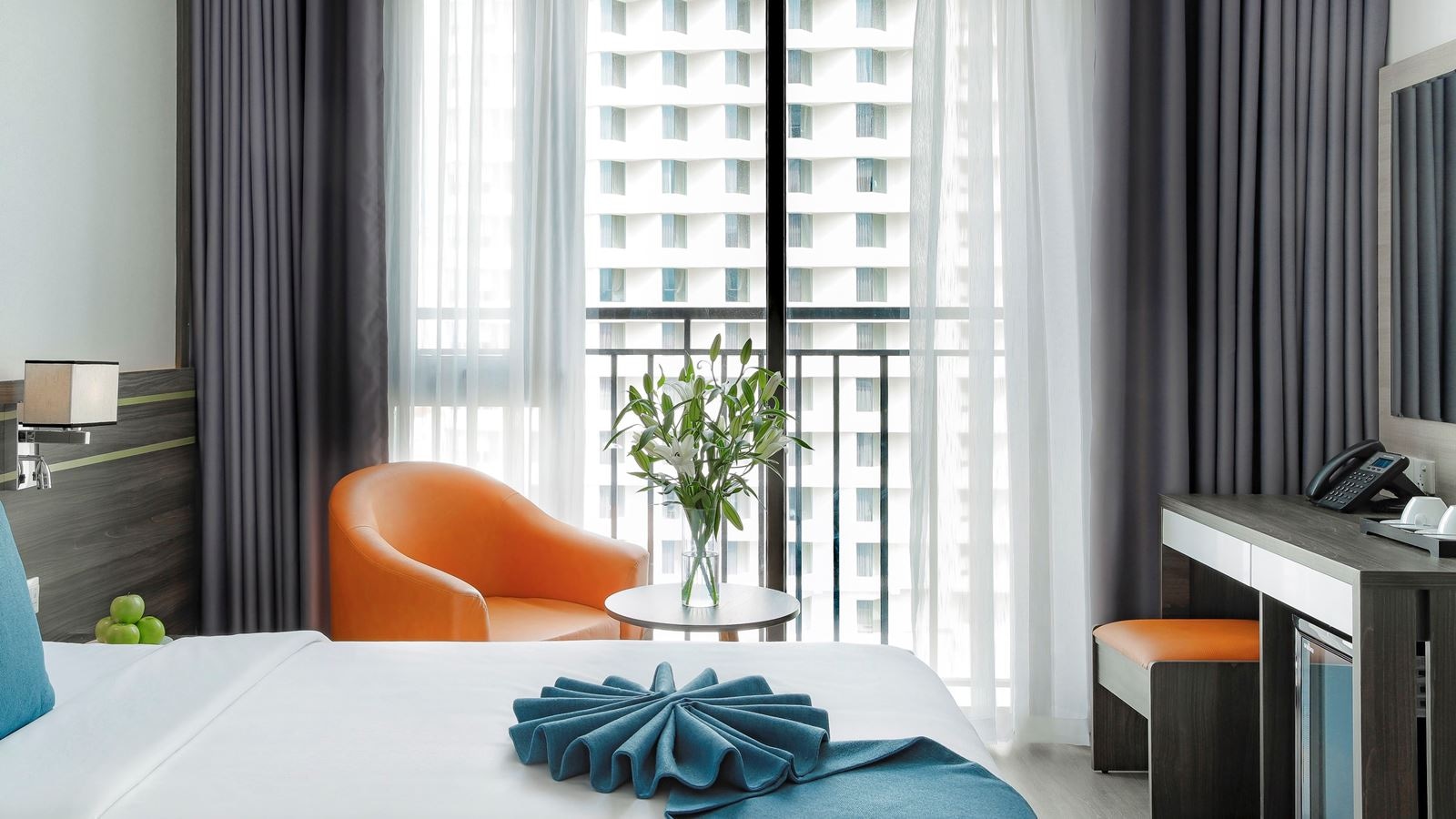 rooms-deluxe-city-with-french-balcony-child-without-extra-bed