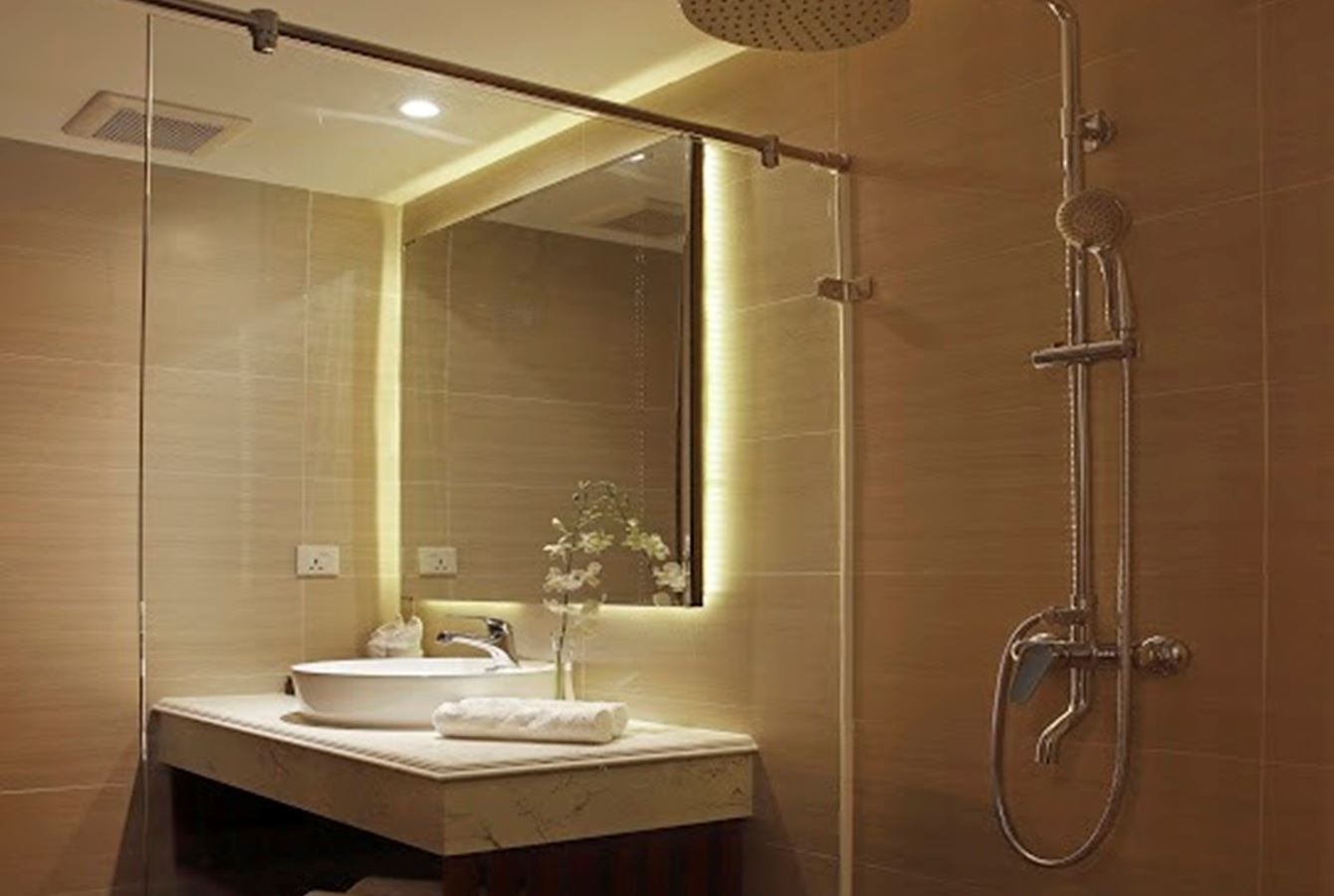rooms-senior-deluxe-city-room-with-balcony