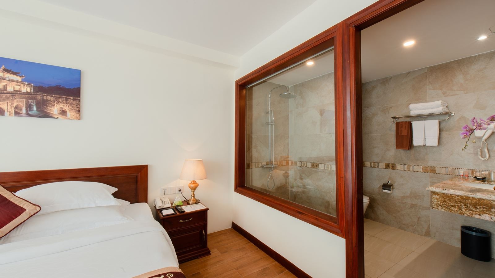 rooms-deluxe-balcony